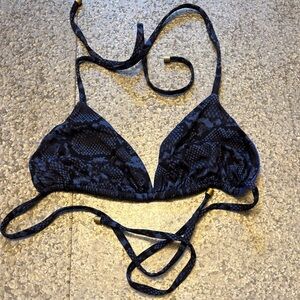 Like New! Women’s Vitamin A Triangle Bikini Top Size Small Blue/Black MSRP $90